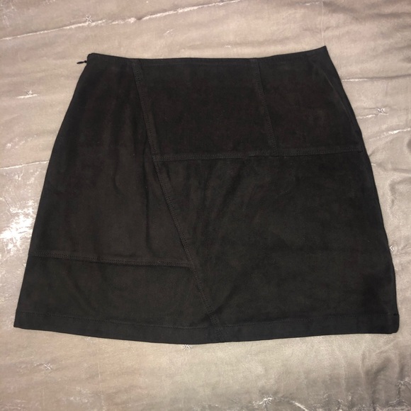 Express Black Studded Suede Mini Skirt - Picture 3 of 4